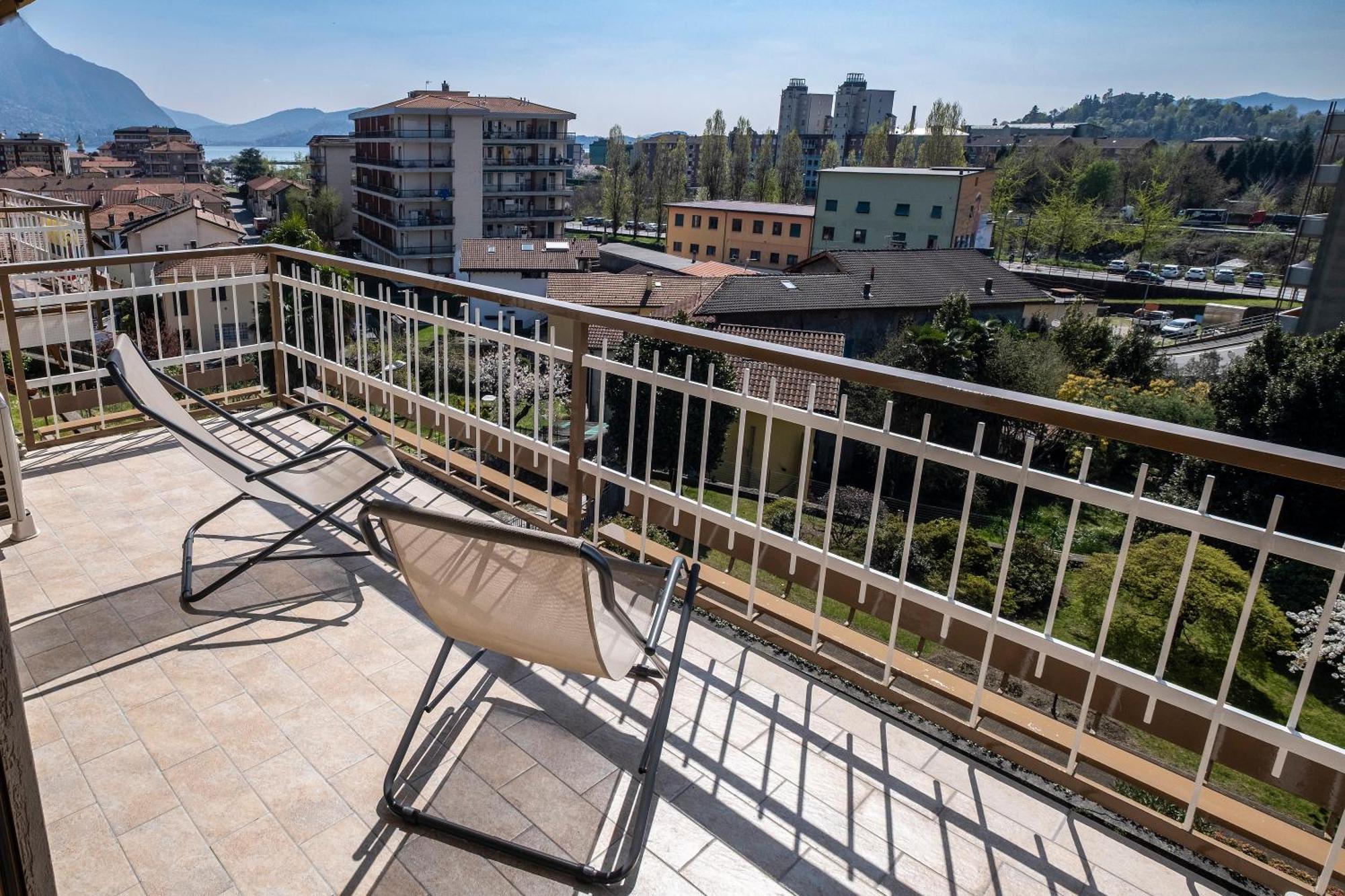 Casa Vacanze Heidi Vista Lago Verbania Exterior photo